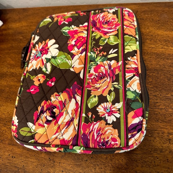 💚 Vera Bradley tablet case 5 for $15 - Picture 3 of 10